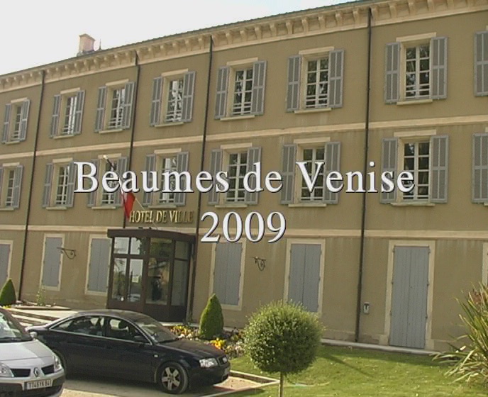 Le DVD de Beaumes de Venise 2009 de 36 minutes est disponible (voir l'extrait 2 minutes 20).<br>A commander en Mairie ou � sud tv locale Hameau Saint V�ran 84190 Beaumes de Venise, envoyer un ch�que de 16 � avec votre adresse pour l'envoi.<br>Il existe un DVD 2002, 2003, 2004, 2005, 2006, 2007 et 2008( m�me tarif)<br>V�rifiez bien que votre lecteur DVD lise les DVD-R
