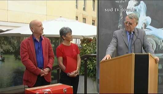 Monsieur Claude Haut Pr�sident du Conseil G�n�ral du Vaucluse, Monsieur Michel Tamisier Pr�sident de la Commission Culturelle et Madame Andr�e Brunetti de France Bleu Vaucluse et Pr�sidente du Club de la Presse du Grand Avignon ont inaugur� le jeudi 23 juin 2011 l'exposition photo � l'Espace Vaucluse Place de l'Horloge en Avignon.