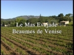 Situ� entre les Dentelles de Montmirail et le Mont Ventoux, l'Evajade, mas proven�al authentique vous accueille dans un environnement calme et pr�serv�.