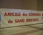 Une premi�re dans le d�partement de Vaucluse, 300 enfants des �coles de Beaumes de Venise et leurs enseignants �taient convi�s � une sympathique r�union pour les sensibiliser au don du sang.